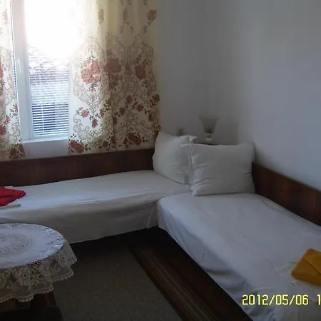 Old Town Apartment *